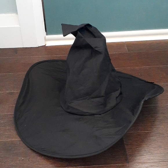 Pair of witch hats - everyday and feather formal! 🍂 - Picture 5 of 5